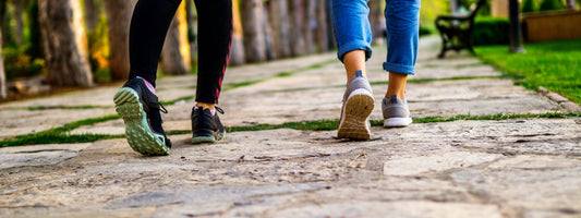 Wandelen met nieuwe schoenen: zo voorkom je pijn en blaren